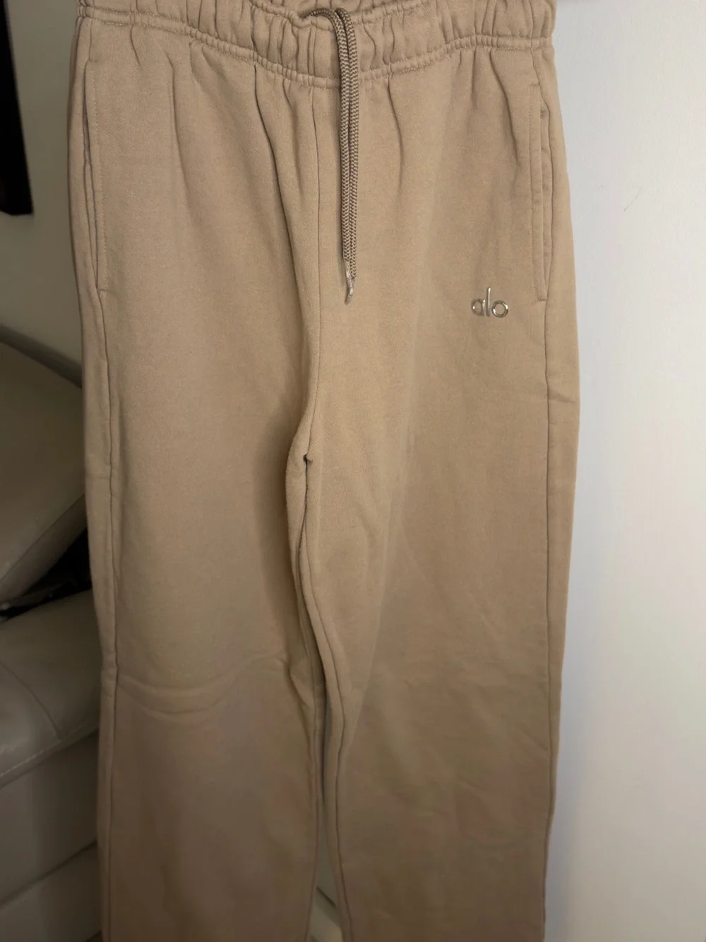 ALO Yoga Men’s Beige Drawstring Sweatpants